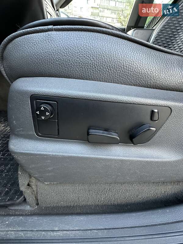 Позашляховик / Кросовер Volkswagen Touareg 2005 в Сумах