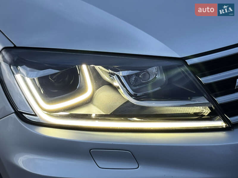 Внедорожник / Кроссовер Volkswagen Touareg 2015 в Дрогобыче