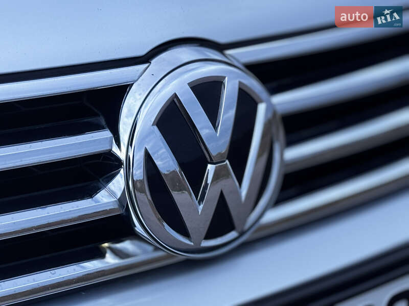 Внедорожник / Кроссовер Volkswagen Touareg 2015 в Дрогобыче