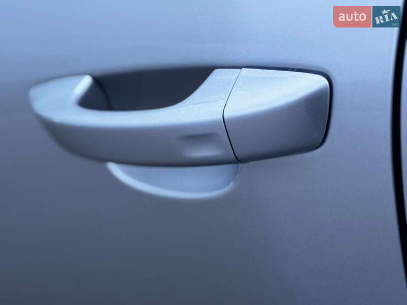 Внедорожник / Кроссовер Volkswagen Touareg 2015 в Дрогобыче