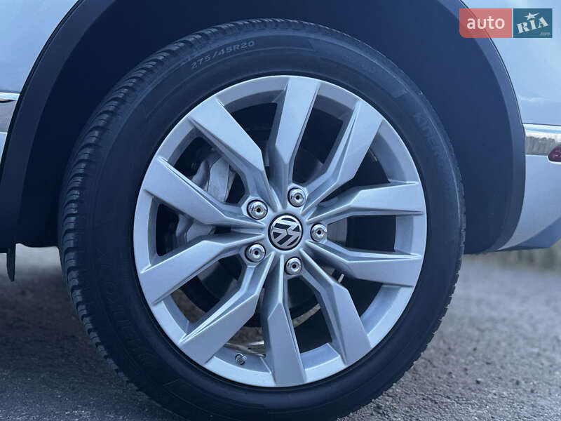 Внедорожник / Кроссовер Volkswagen Touareg 2015 в Дрогобыче