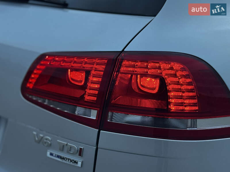 Внедорожник / Кроссовер Volkswagen Touareg 2015 в Дрогобыче