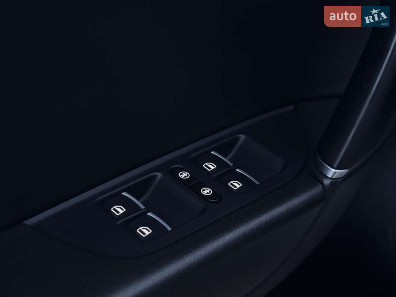 Внедорожник / Кроссовер Volkswagen Touareg 2015 в Дрогобыче