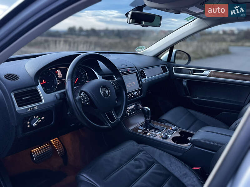 Внедорожник / Кроссовер Volkswagen Touareg 2015 в Дрогобыче