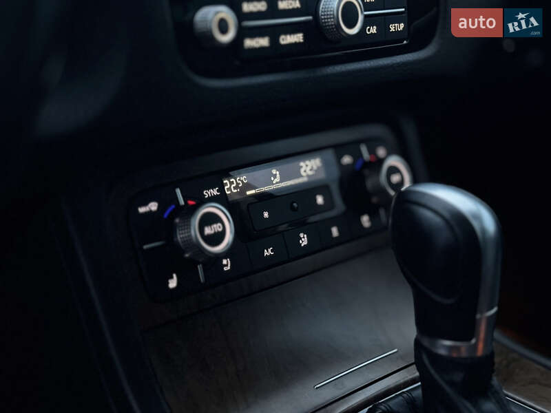 Внедорожник / Кроссовер Volkswagen Touareg 2015 в Дрогобыче