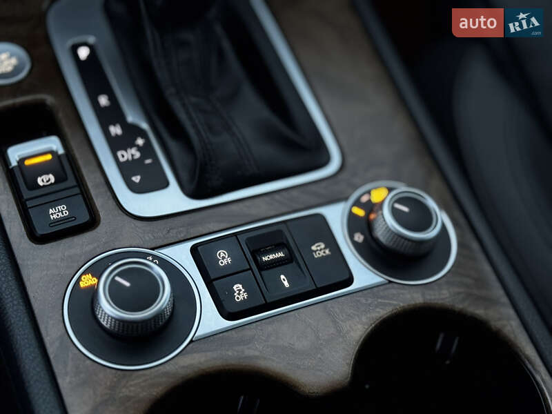 Внедорожник / Кроссовер Volkswagen Touareg 2015 в Дрогобыче