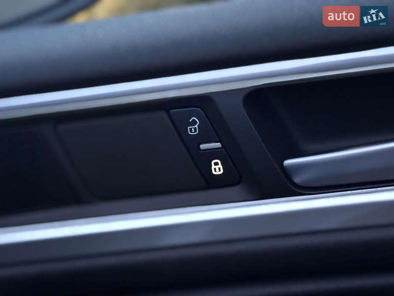 Внедорожник / Кроссовер Volkswagen Touareg 2015 в Дрогобыче