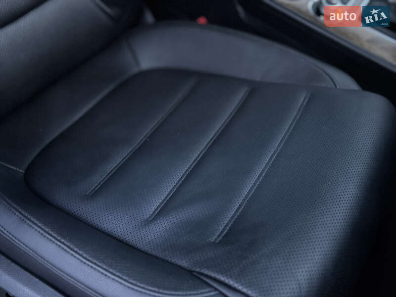 Внедорожник / Кроссовер Volkswagen Touareg 2015 в Дрогобыче