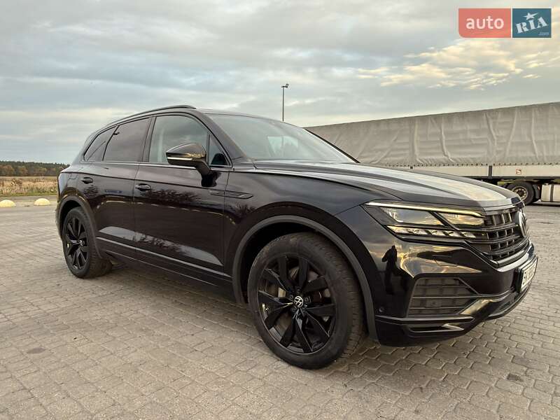 Внедорожник / Кроссовер Volkswagen Touareg 2018 в Радивилове