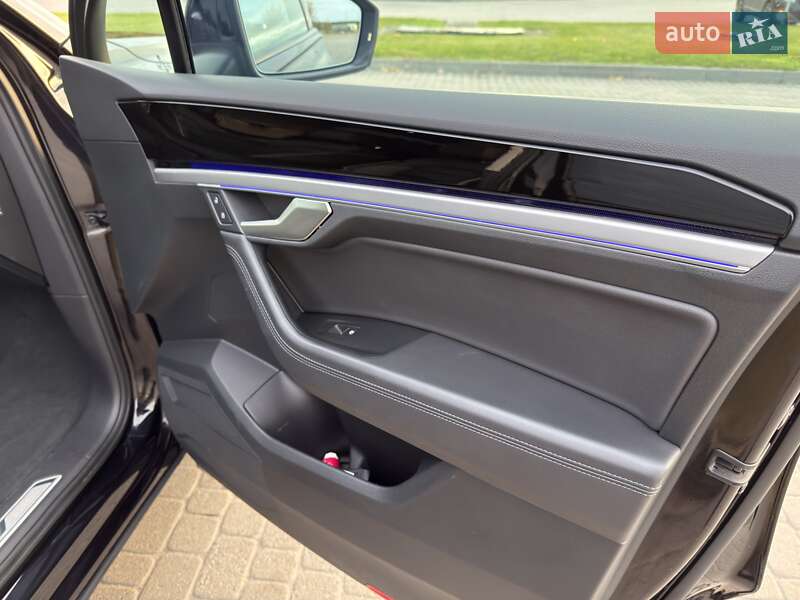 Внедорожник / Кроссовер Volkswagen Touareg 2018 в Радивилове