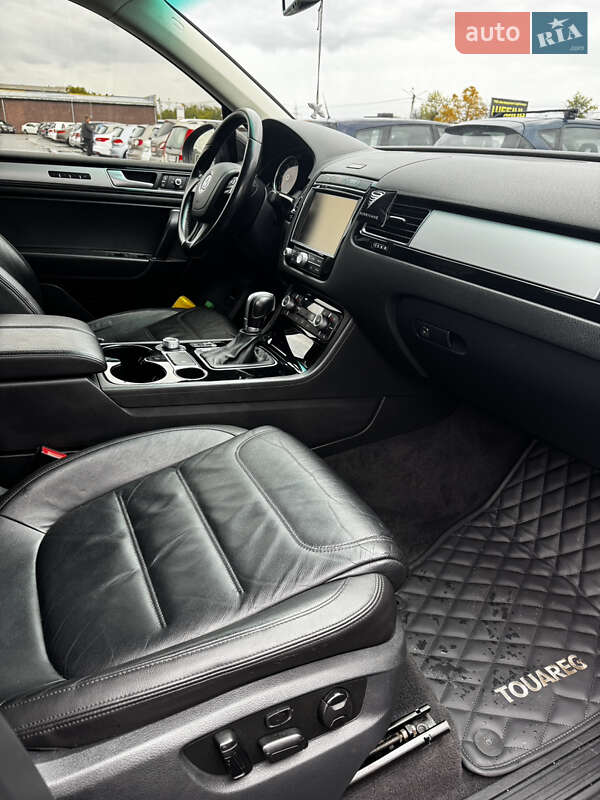 Внедорожник / Кроссовер Volkswagen Touareg 2015 в Киеве фото 13 Внедорожник / Кроссовер Volkswagen Touareg 2015 в Киеве