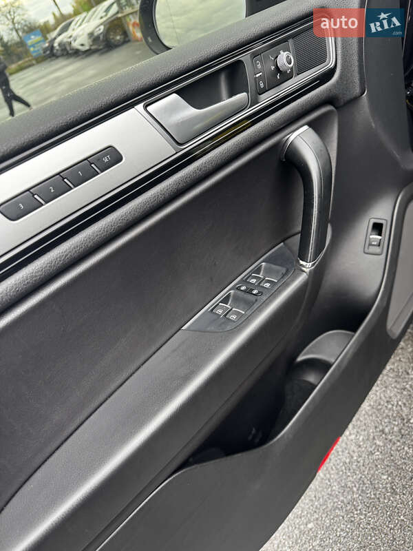 Внедорожник / Кроссовер Volkswagen Touareg 2015 в Киеве фото 16 Внедорожник / Кроссовер Volkswagen Touareg 2015 в Киеве