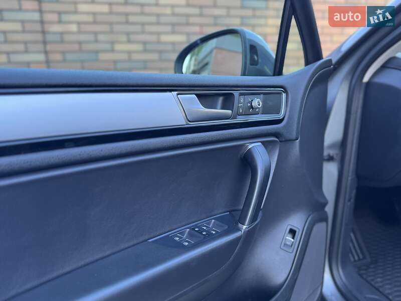 Внедорожник / Кроссовер Volkswagen Touareg 2015 в Виннице фото 24 Внедорожник / Кроссовер Volkswagen Touareg 2015 в Виннице
