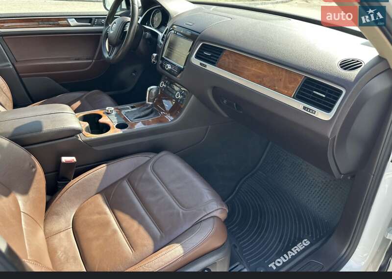 Позашляховик / Кросовер Volkswagen Touareg 2012 в Чернігові