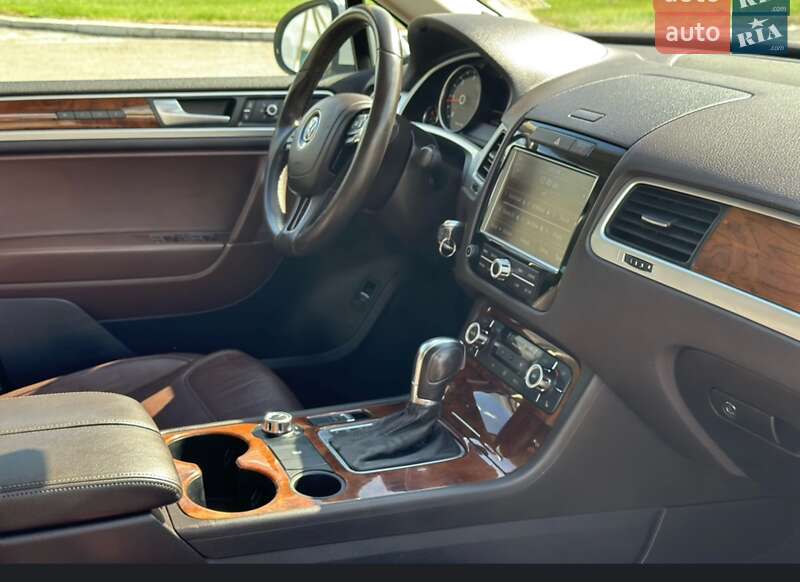 Позашляховик / Кросовер Volkswagen Touareg 2012 в Чернігові