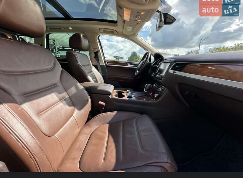 Позашляховик / Кросовер Volkswagen Touareg 2012 в Чернігові