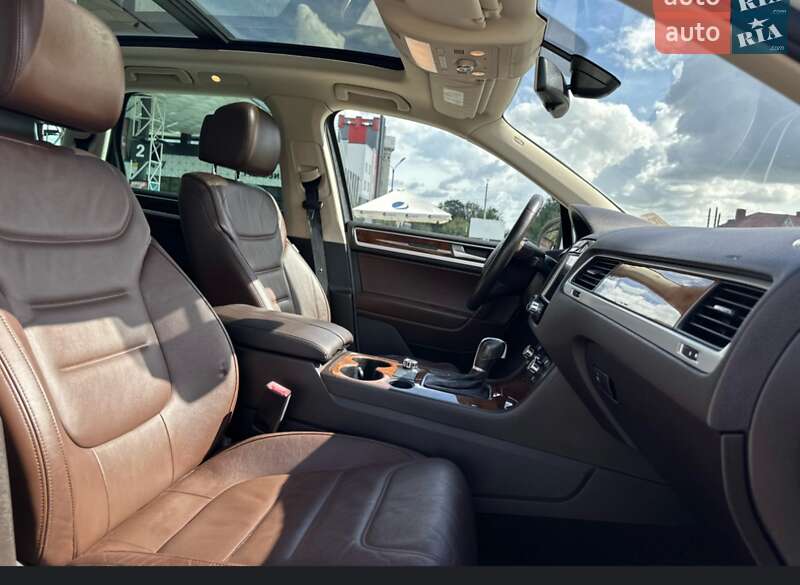 Позашляховик / Кросовер Volkswagen Touareg 2012 в Чернігові