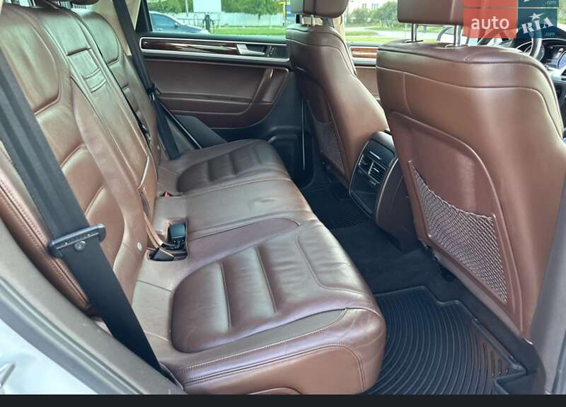 Позашляховик / Кросовер Volkswagen Touareg 2012 в Чернігові