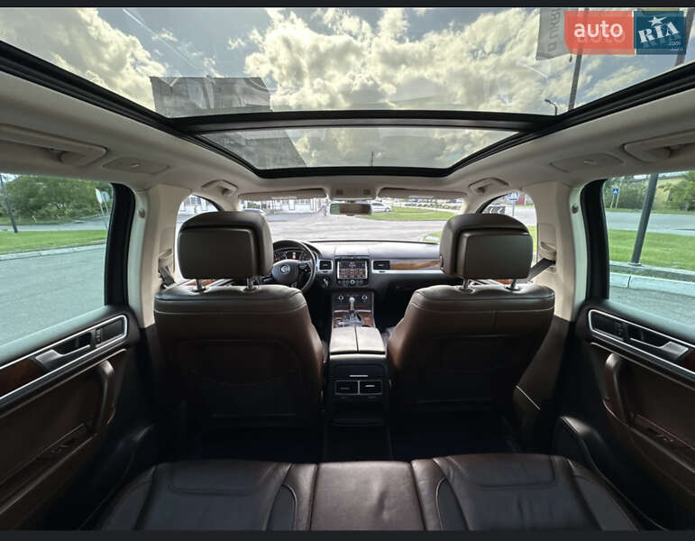 Позашляховик / Кросовер Volkswagen Touareg 2012 в Чернігові