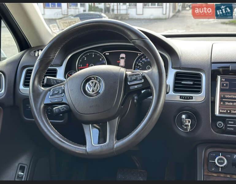 Позашляховик / Кросовер Volkswagen Touareg 2012 в Чернігові