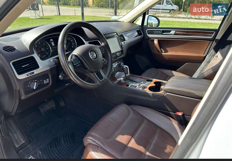 Позашляховик / Кросовер Volkswagen Touareg 2012 в Чернігові