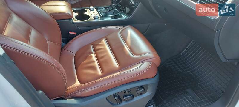 Внедорожник / Кроссовер Volkswagen Touareg 2017 в Броварах