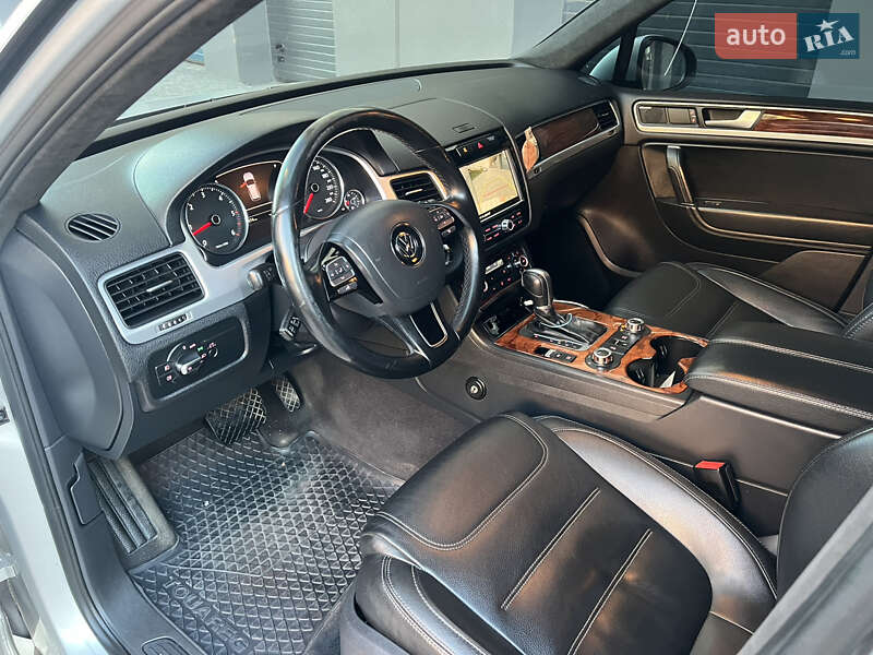 Внедорожник / Кроссовер Volkswagen Touareg 2010 в Виннице