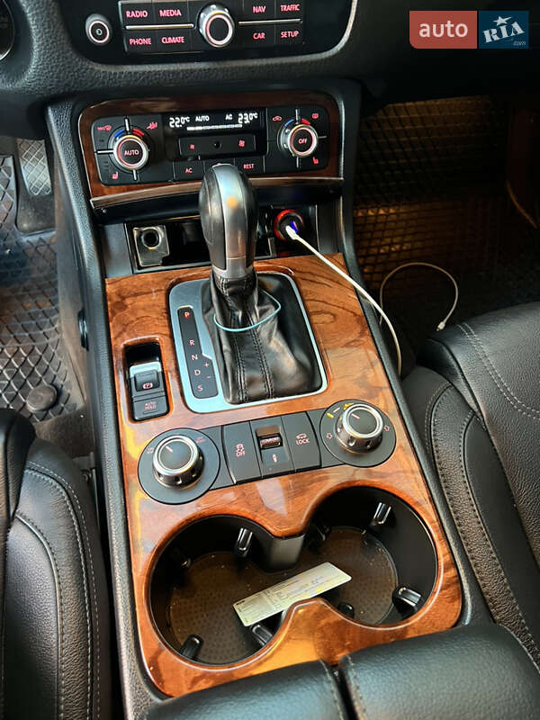 Внедорожник / Кроссовер Volkswagen Touareg 2010 в Виннице