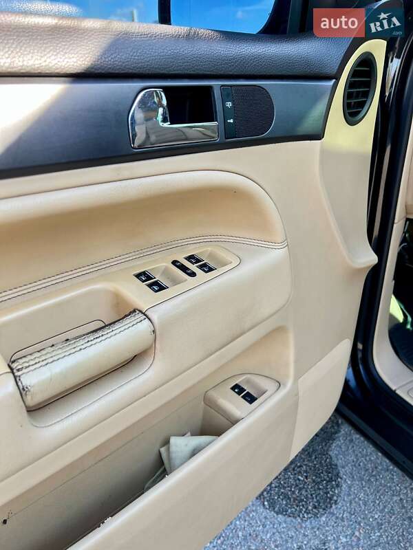 Внедорожник / Кроссовер Volkswagen Touareg 2006 в Запорожье