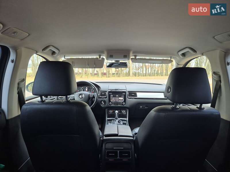 Внедорожник / Кроссовер Volkswagen Touareg 2012 в Львове