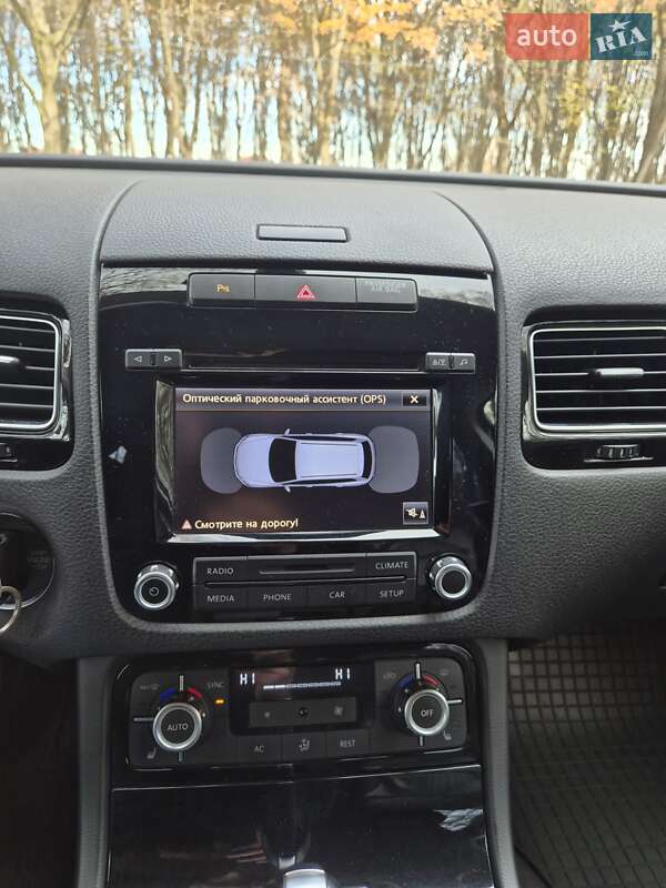 Внедорожник / Кроссовер Volkswagen Touareg 2012 в Львове