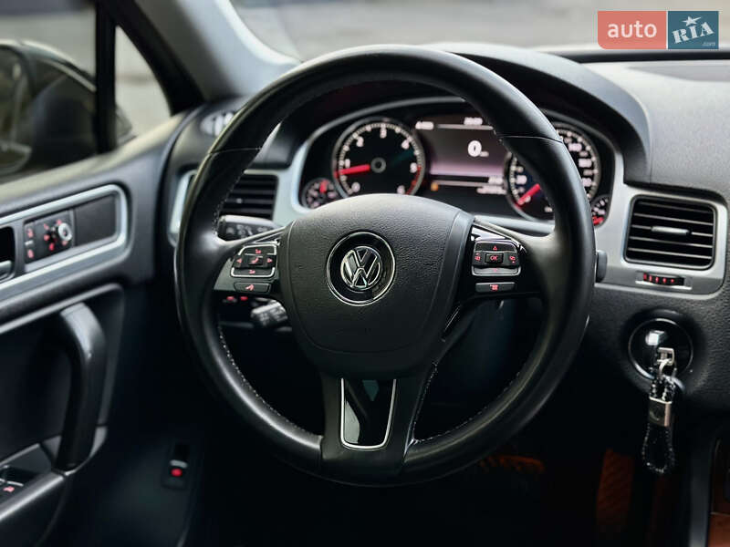 Внедорожник / Кроссовер Volkswagen Touareg 2010 в Хмельницком