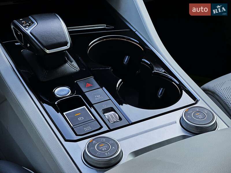 Позашляховик / Кросовер Volkswagen Touareg 2019 в Києві фото 31 Позашляховик / Кросовер Volkswagen Touareg 2019 в Києві