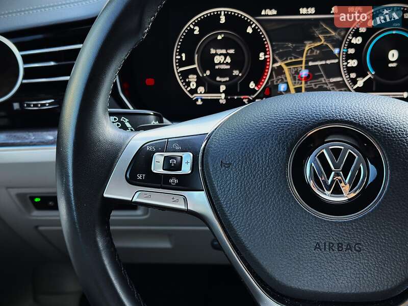 Позашляховик / Кросовер Volkswagen Touareg 2019 в Києві фото 34 Позашляховик / Кросовер Volkswagen Touareg 2019 в Києві