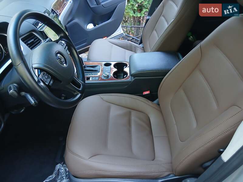 Внедорожник / Кроссовер Volkswagen Touareg 2012 в Одессе