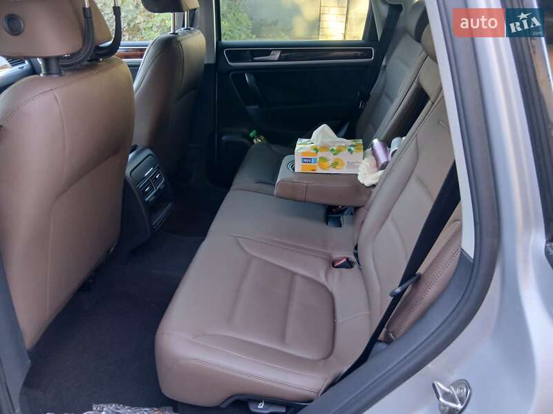 Внедорожник / Кроссовер Volkswagen Touareg 2012 в Одессе