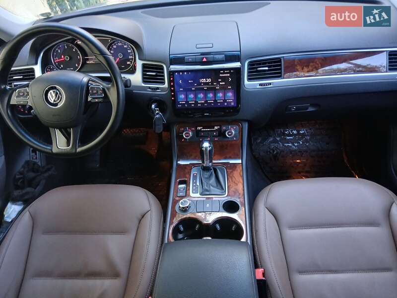 Внедорожник / Кроссовер Volkswagen Touareg 2012 в Одессе