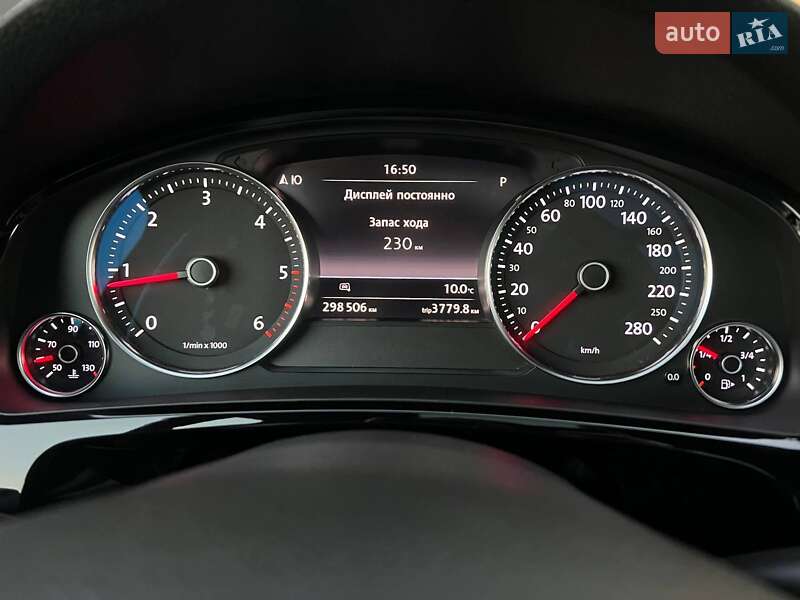 Внедорожник / Кроссовер Volkswagen Touareg 2010 в Хмельницком