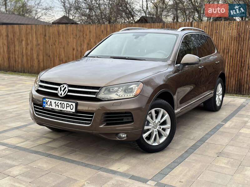 Внедорожник / Кроссовер Volkswagen Touareg 2011 в Киеве