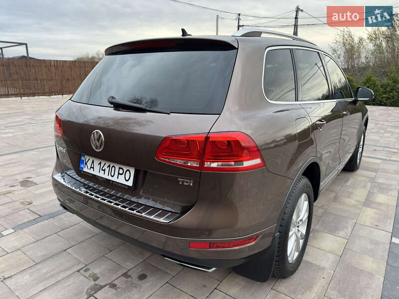 Внедорожник / Кроссовер Volkswagen Touareg 2011 в Киеве