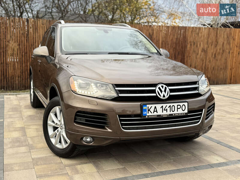Внедорожник / Кроссовер Volkswagen Touareg 2011 в Киеве