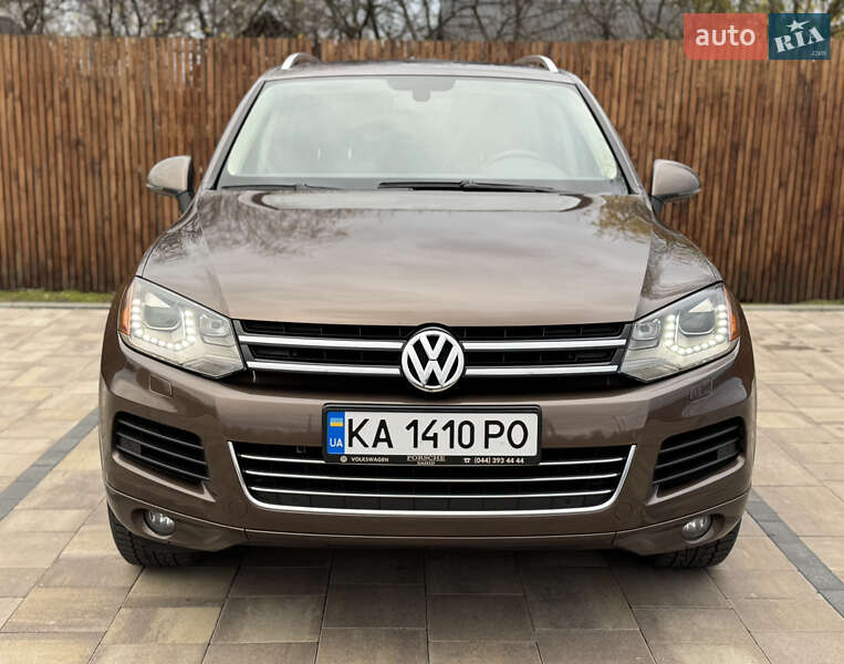 Внедорожник / Кроссовер Volkswagen Touareg 2011 в Киеве