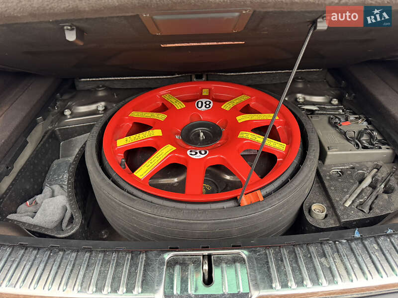 Внедорожник / Кроссовер Volkswagen Touareg 2011 в Киеве