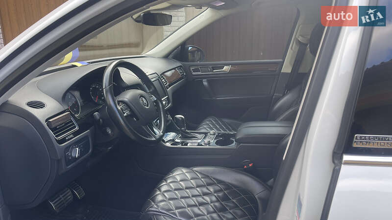 Внедорожник / Кроссовер Volkswagen Touareg 2017 в Черновцах