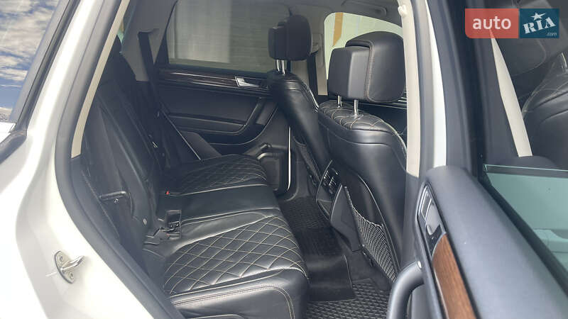 Внедорожник / Кроссовер Volkswagen Touareg 2017 в Черновцах