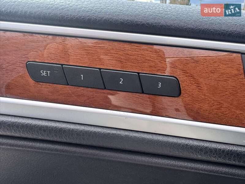 Внедорожник / Кроссовер Volkswagen Touareg 2010 в Киеве