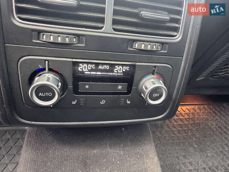 Внедорожник / Кроссовер Volkswagen Touareg 2010 в Киеве