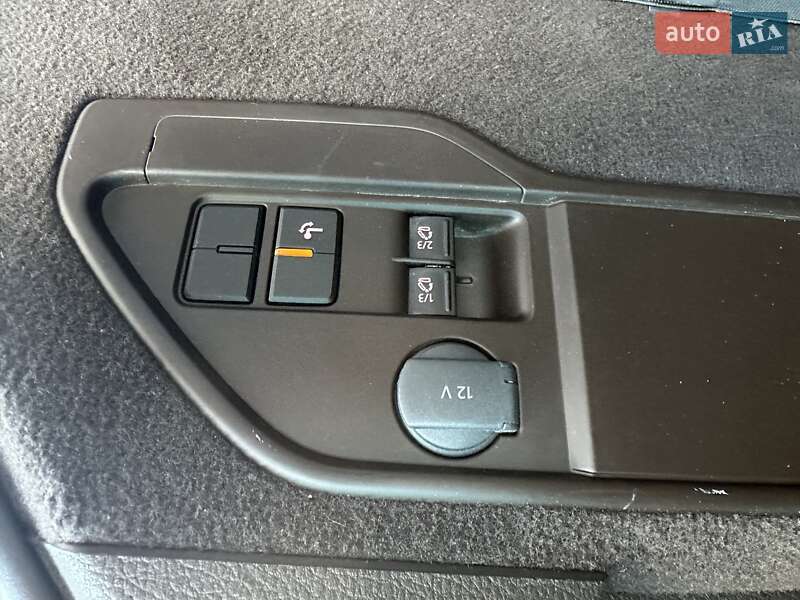 Внедорожник / Кроссовер Volkswagen Touareg 2010 в Тернополе