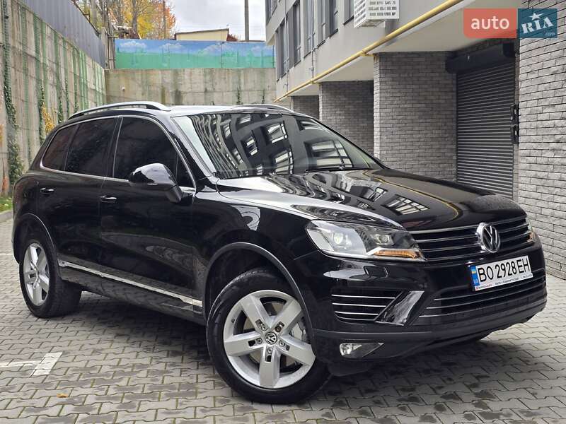 Внедорожник / Кроссовер Volkswagen Touareg 2011 в Хмельницком