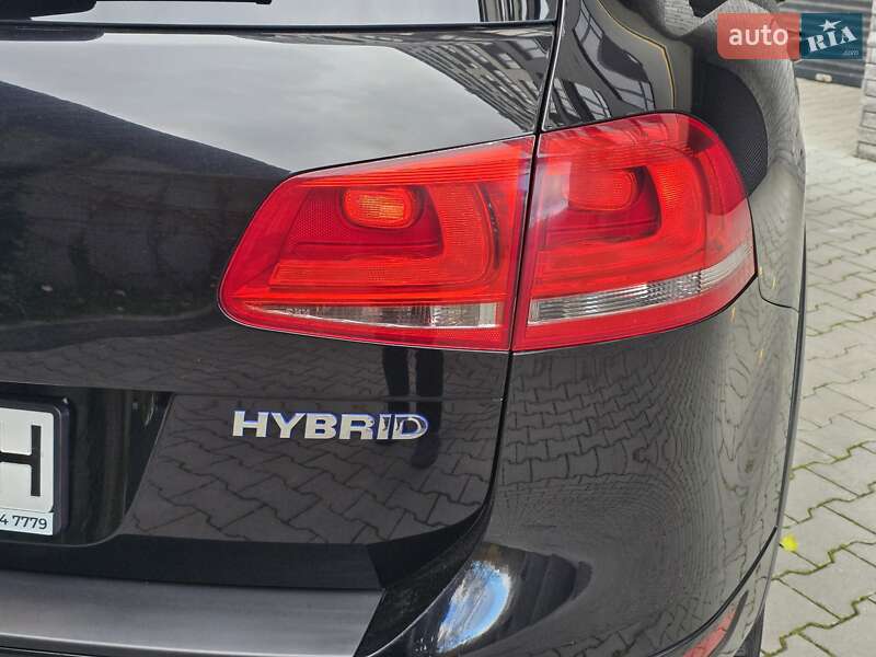 Внедорожник / Кроссовер Volkswagen Touareg 2011 в Хмельницком